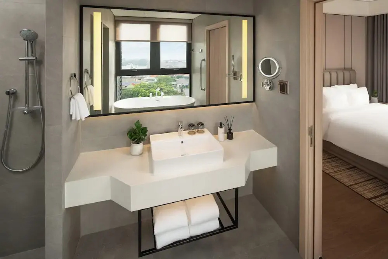 Modena by Fraser Vĩnh Yên