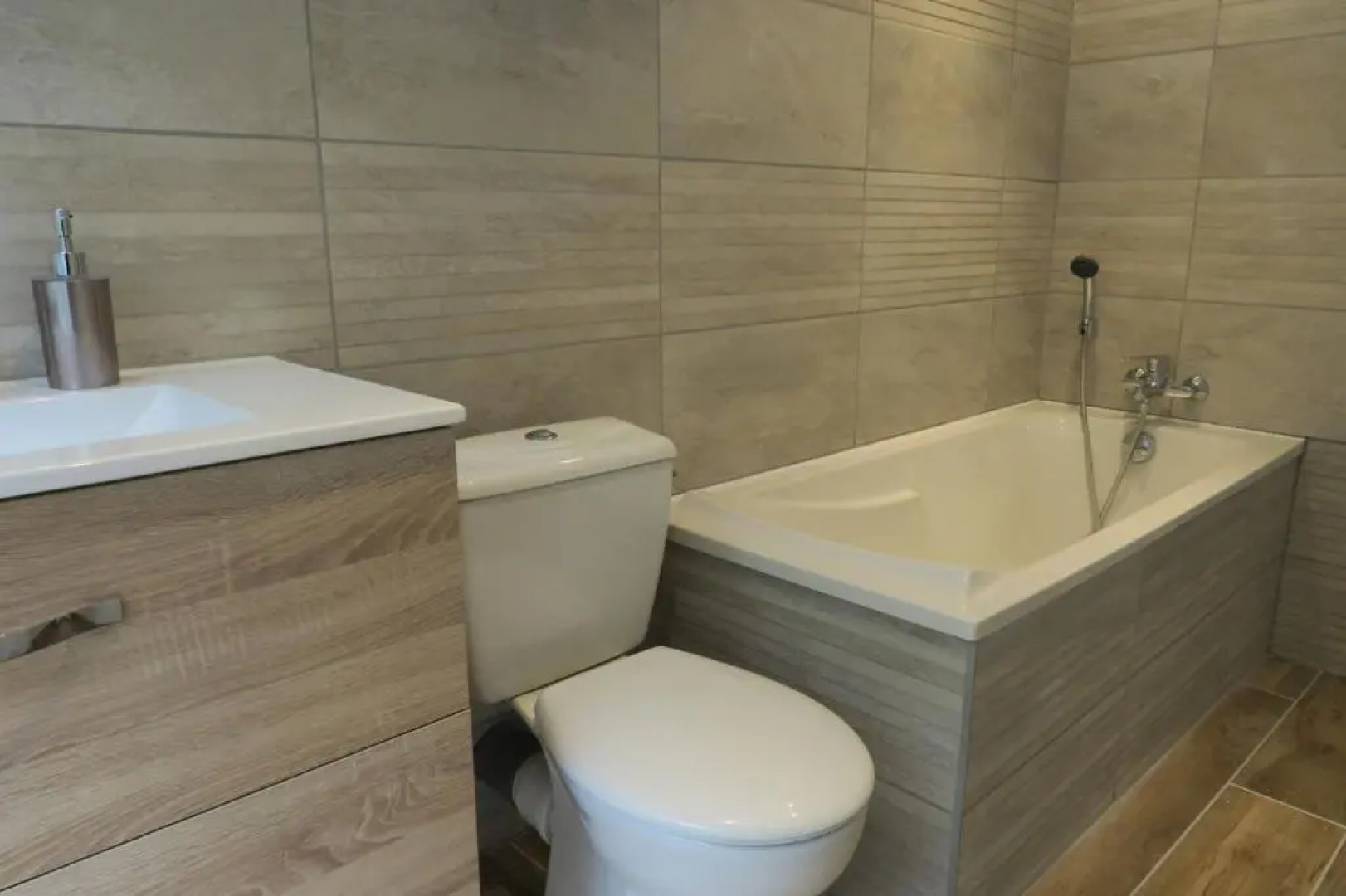 Belle maison entièrement rénovée avec jardin, WIFI, à 400m de la mer à ST QUAY-PERROS - Ref 871