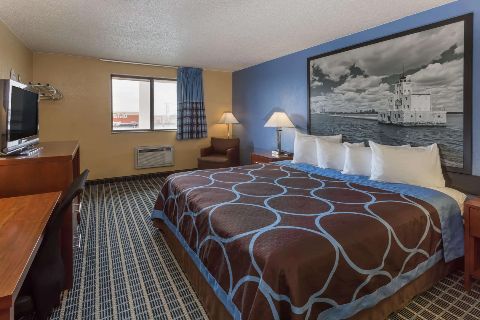 Super 8 by Wyndham Janesville