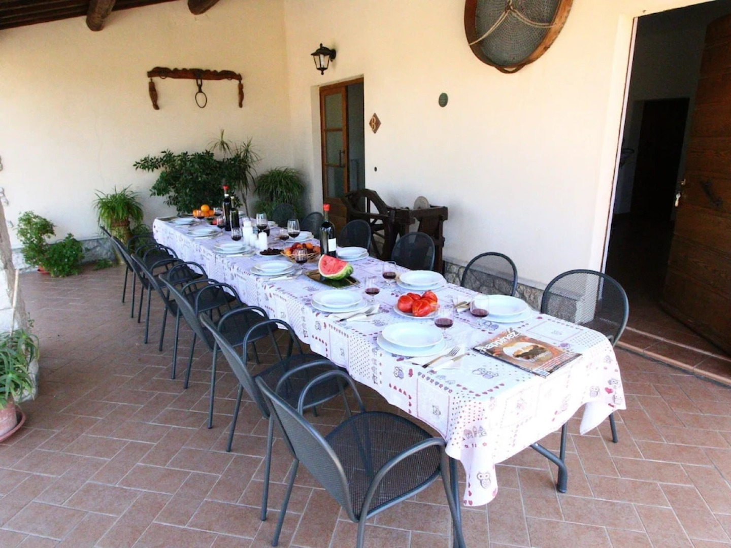 Farmhouse on a hill in the breathtaking Tuscan countryside