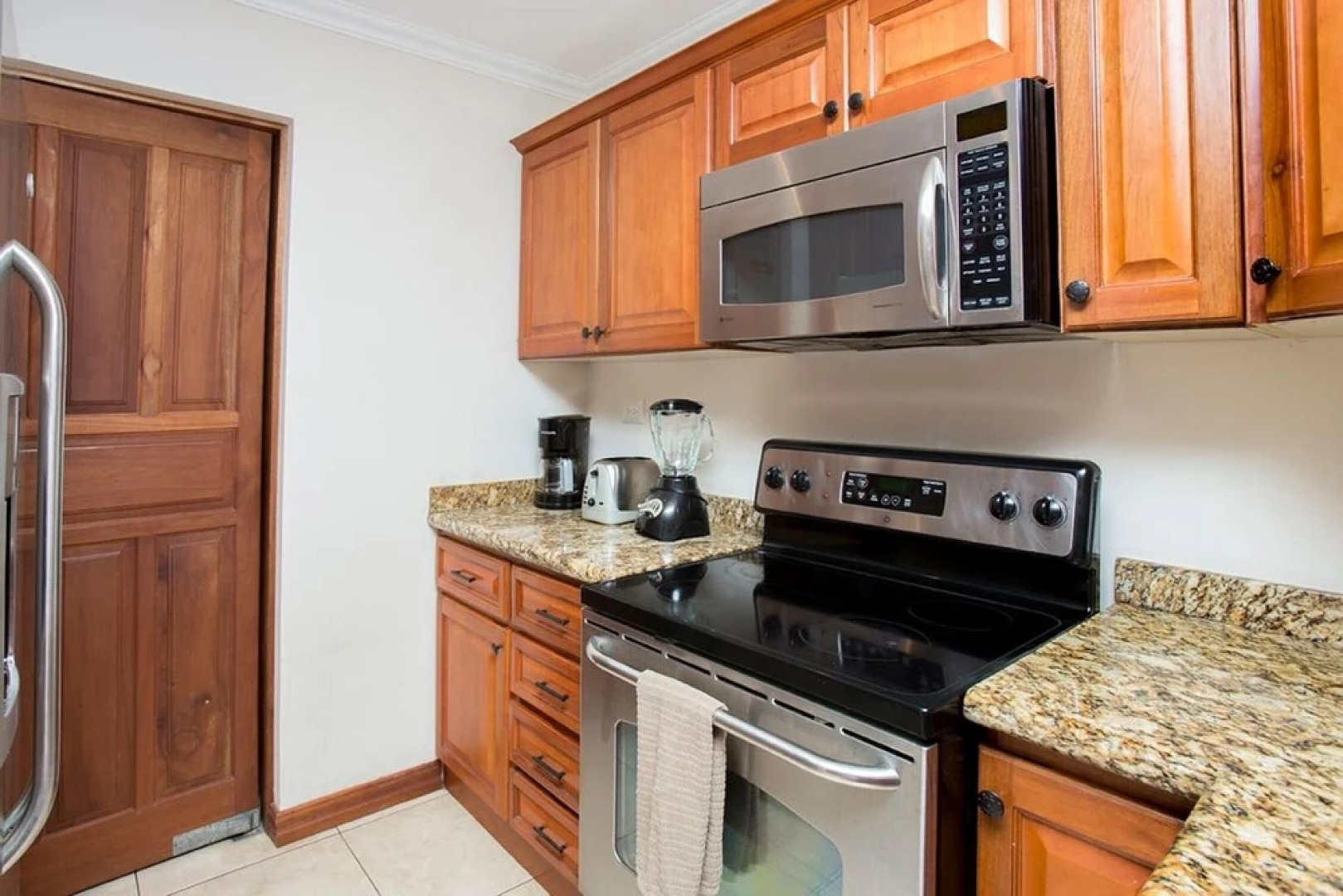 Ocean View Condo - Few minute walk to the beach and restaurants