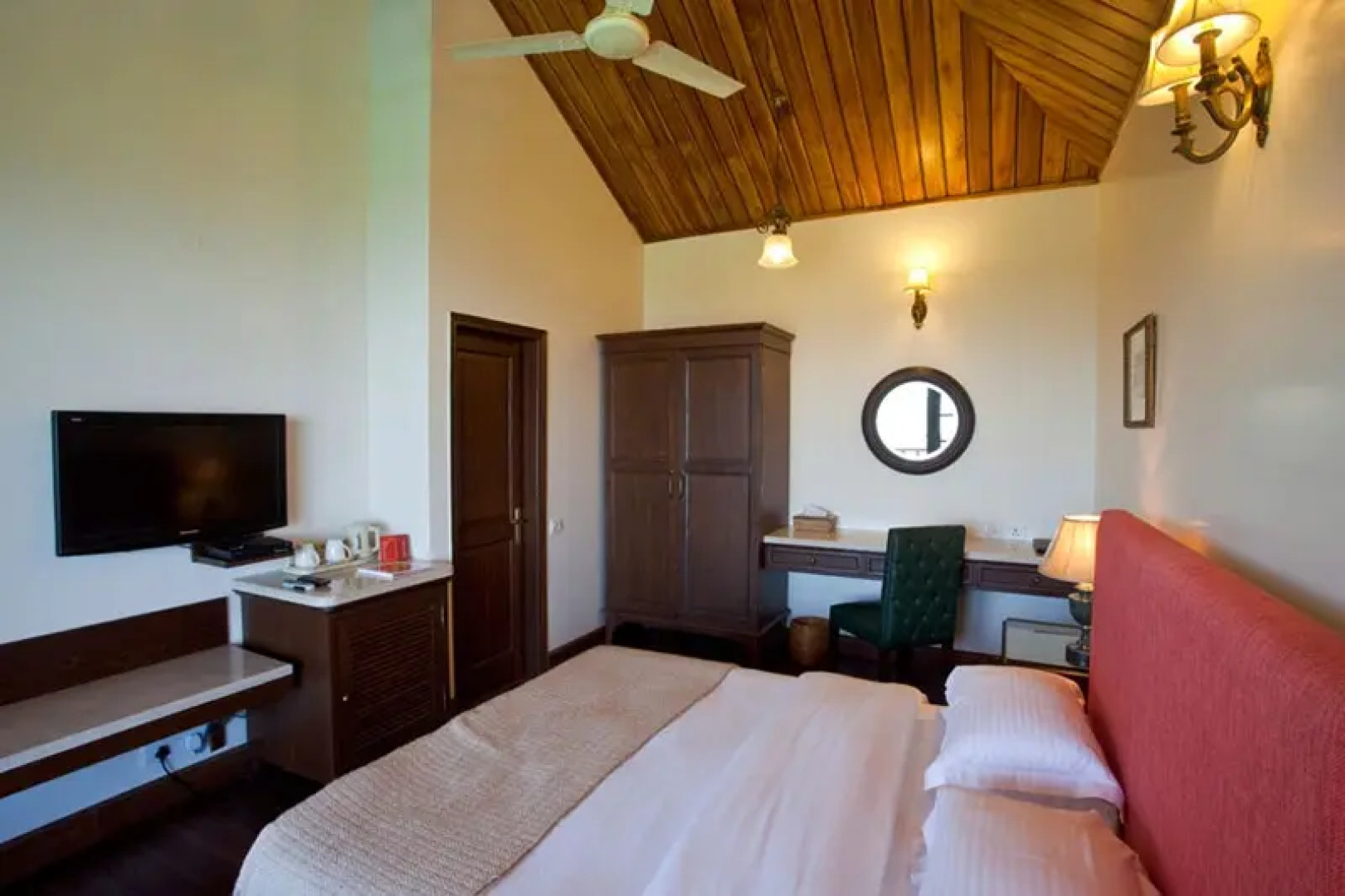 The Amber - Vermont Estate