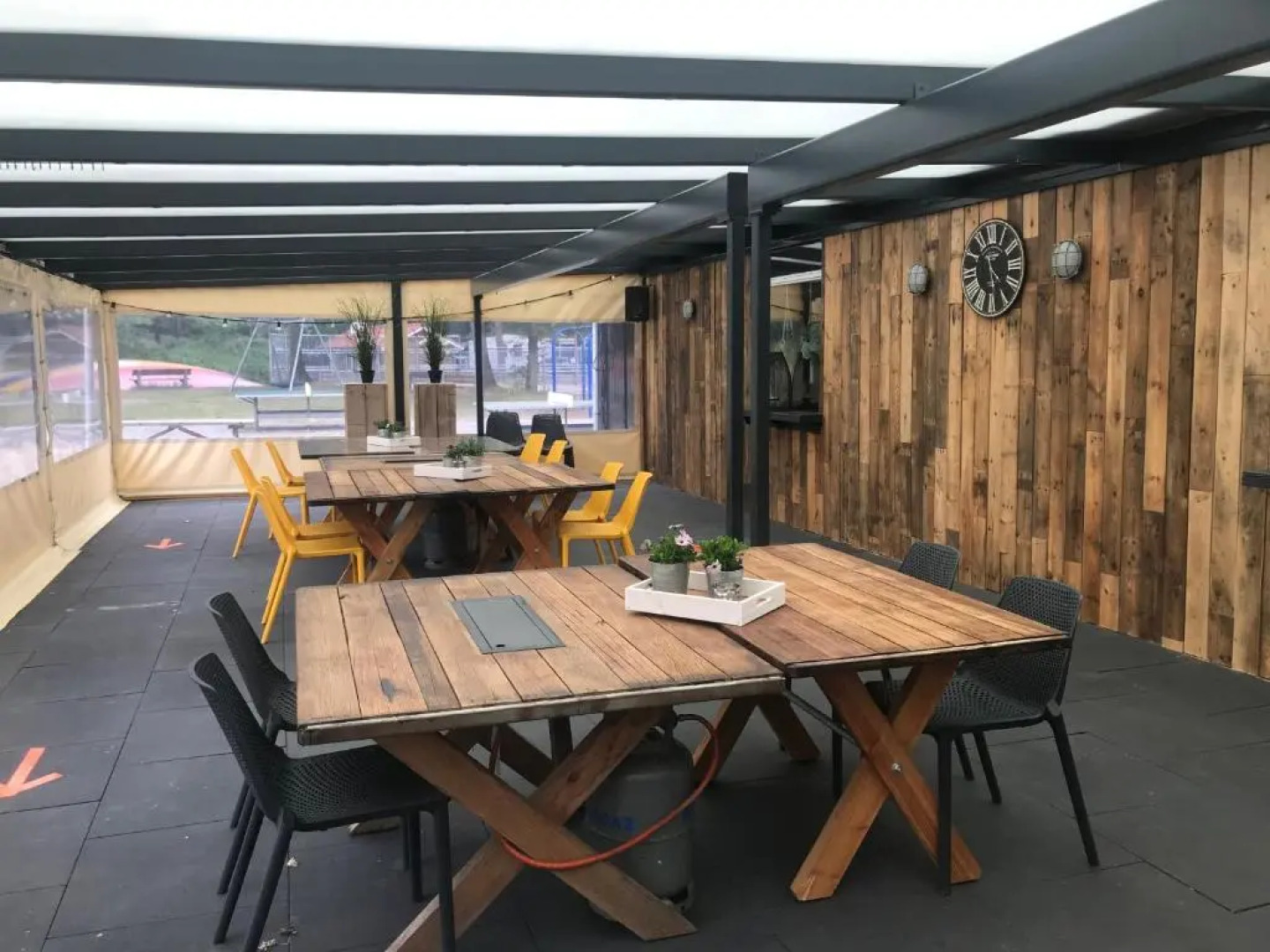 Wulft 47 Zonnig gezellig 6p chalet met zwembad in bosrijke omgeving op Familie Camping de Vossenburcht