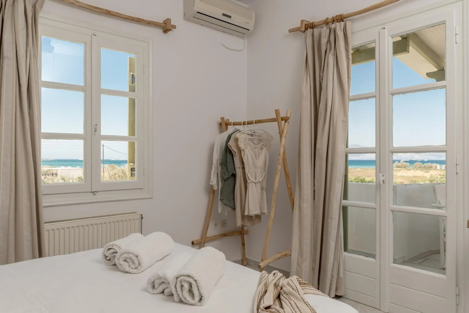 Studios Vrettos Beachfront Hotel