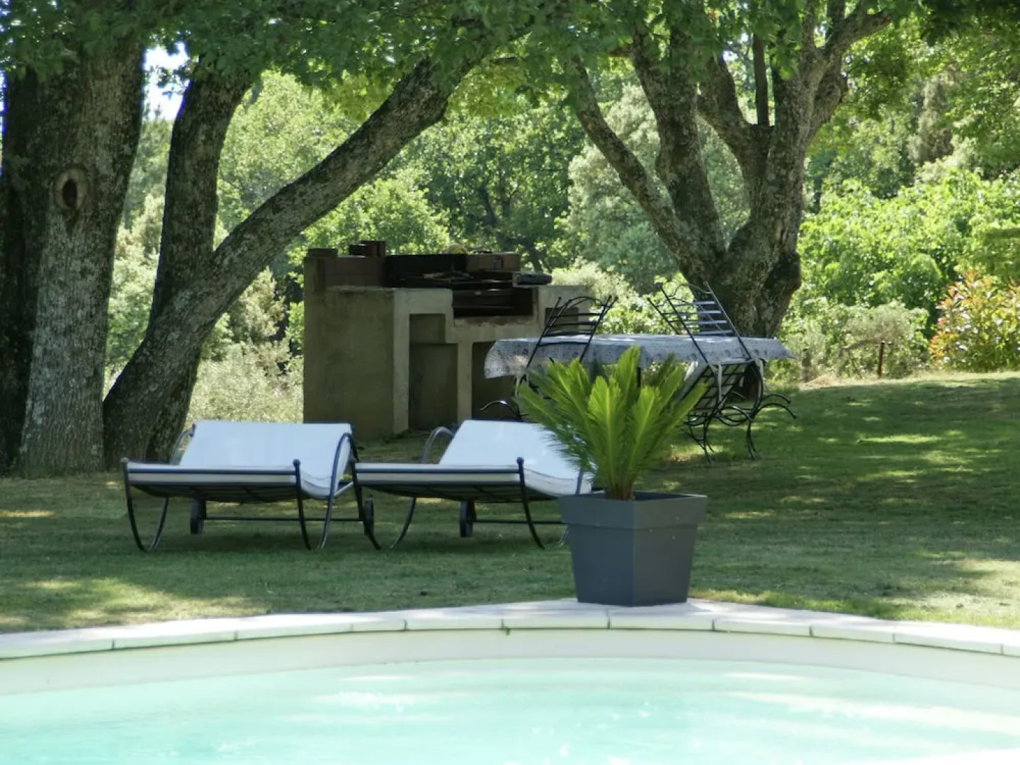 Detached Villa With Enclosed Beautiful Garden and Private Pool, 1km From Céreste