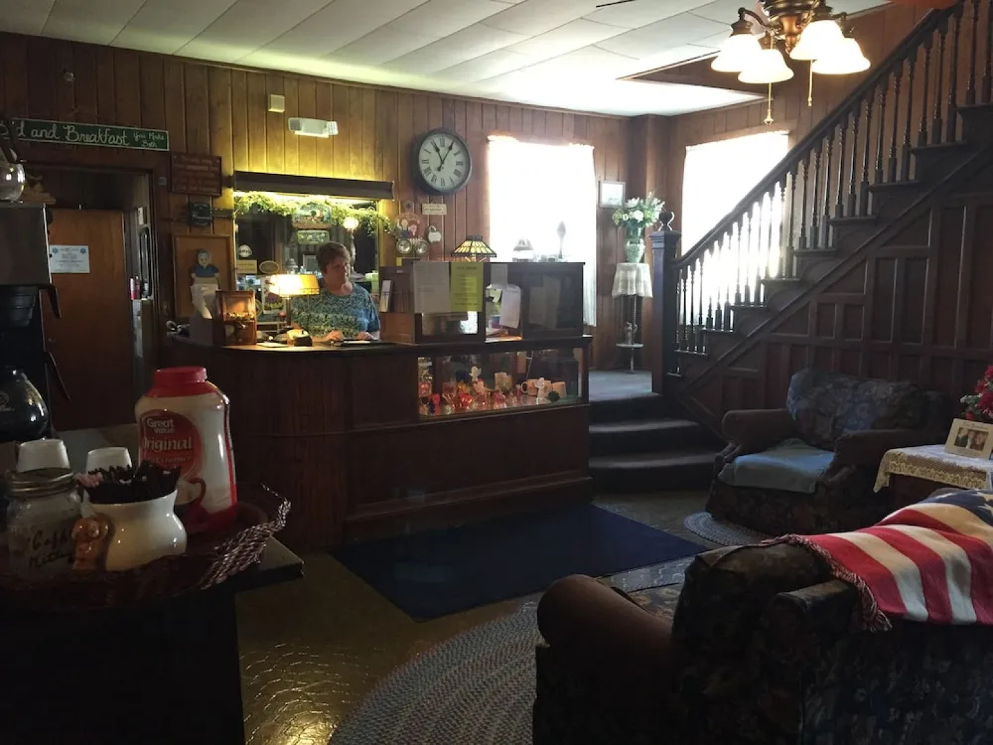 Colonial Hotel-Motel