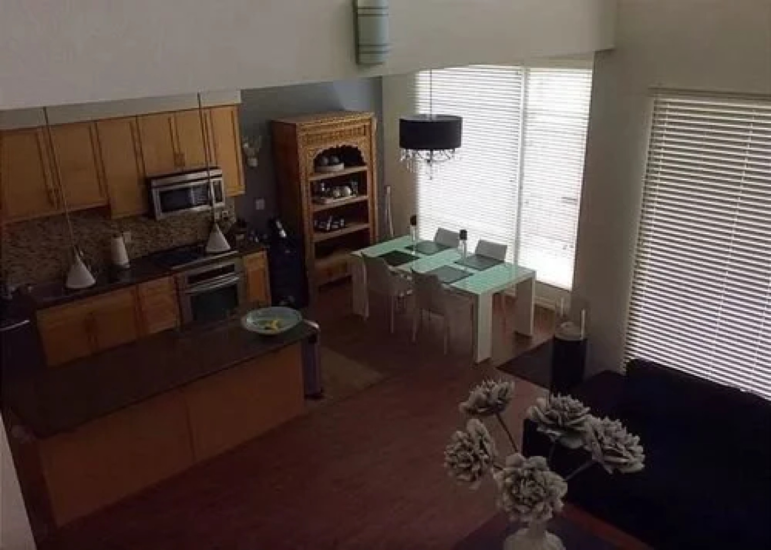 MDR Loft 1 Br condo by RedAwning