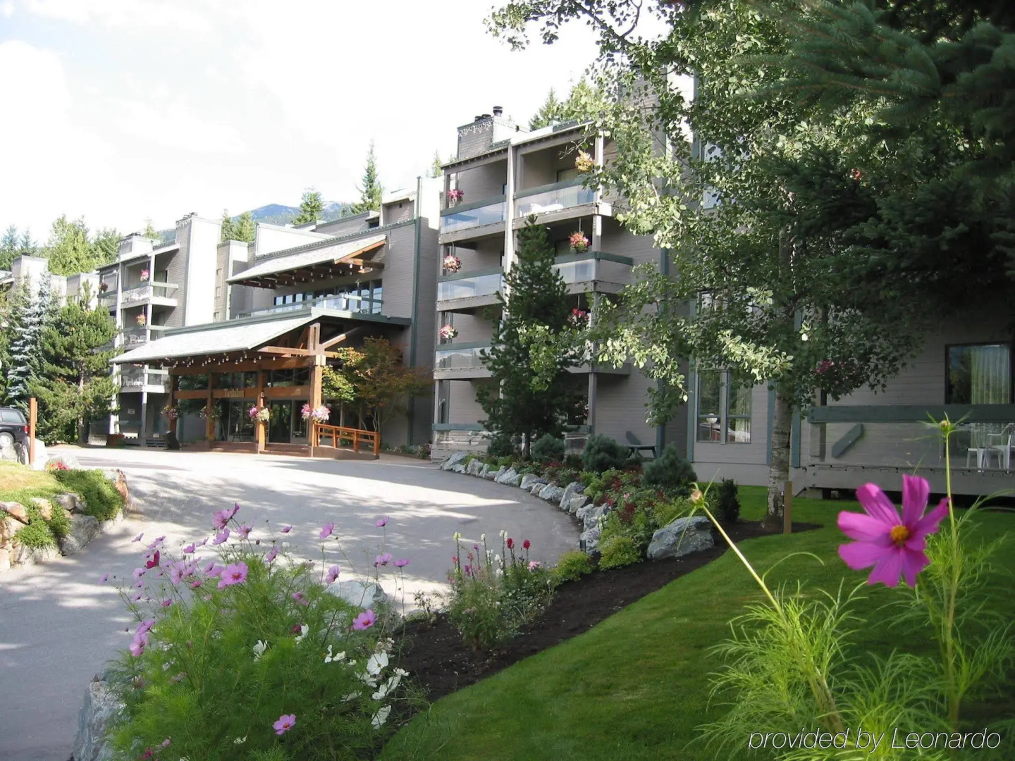 Tantalus Resort Lodge