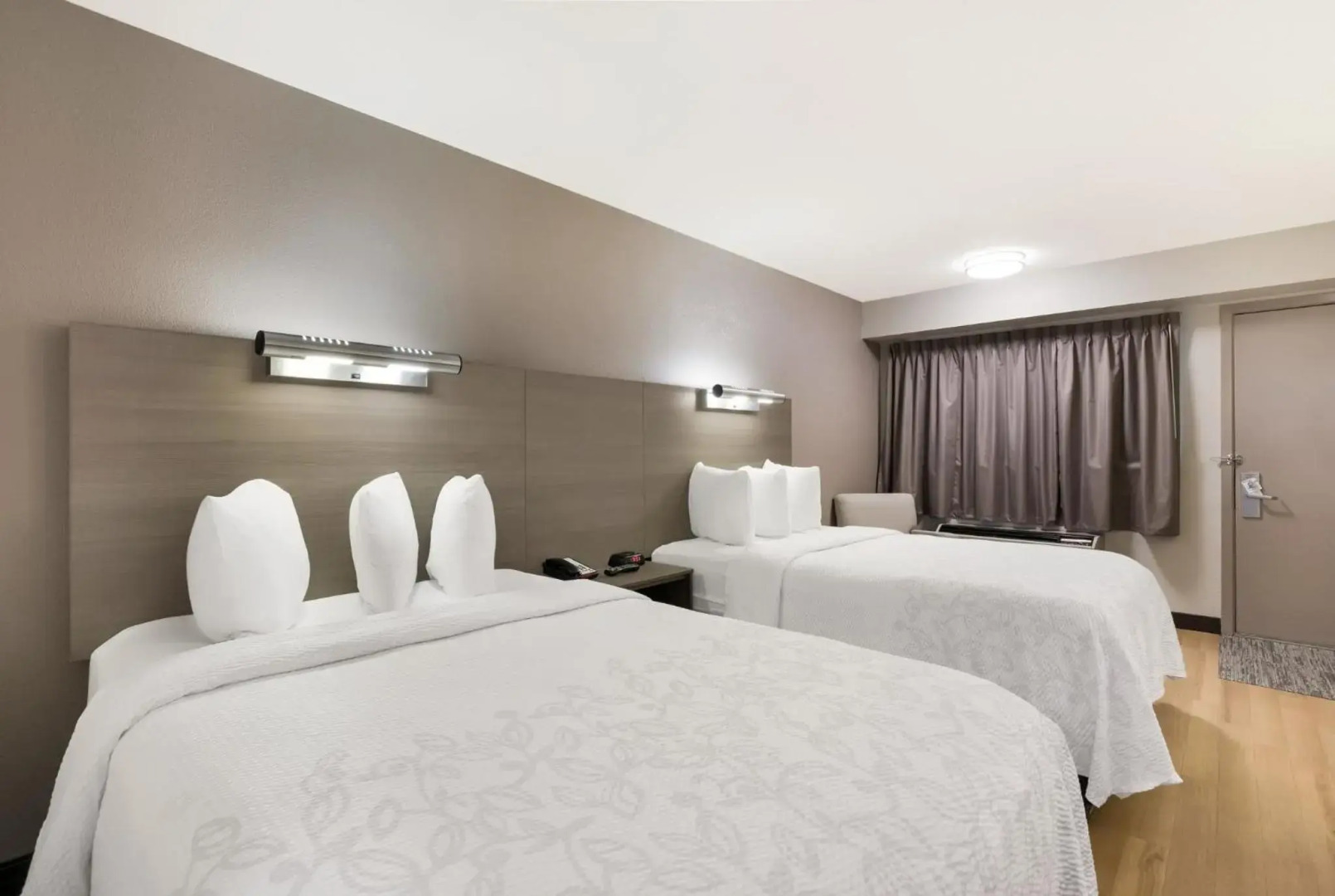 Red Roof Inn PLUS+ Chicago - Naperville