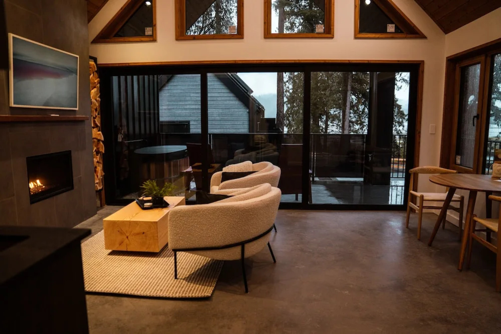 Rowena's Inn On The River