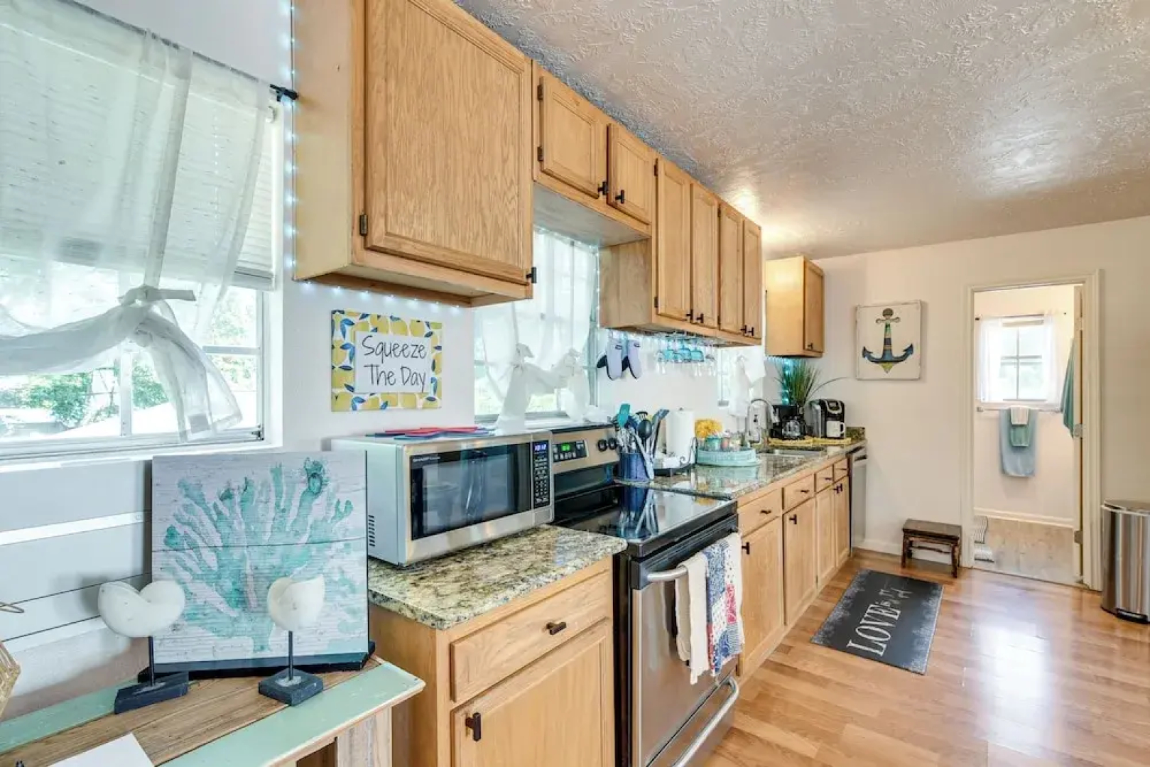 3 Mi to Boardwalk: Bacliff Apartment w/ Hot Tub