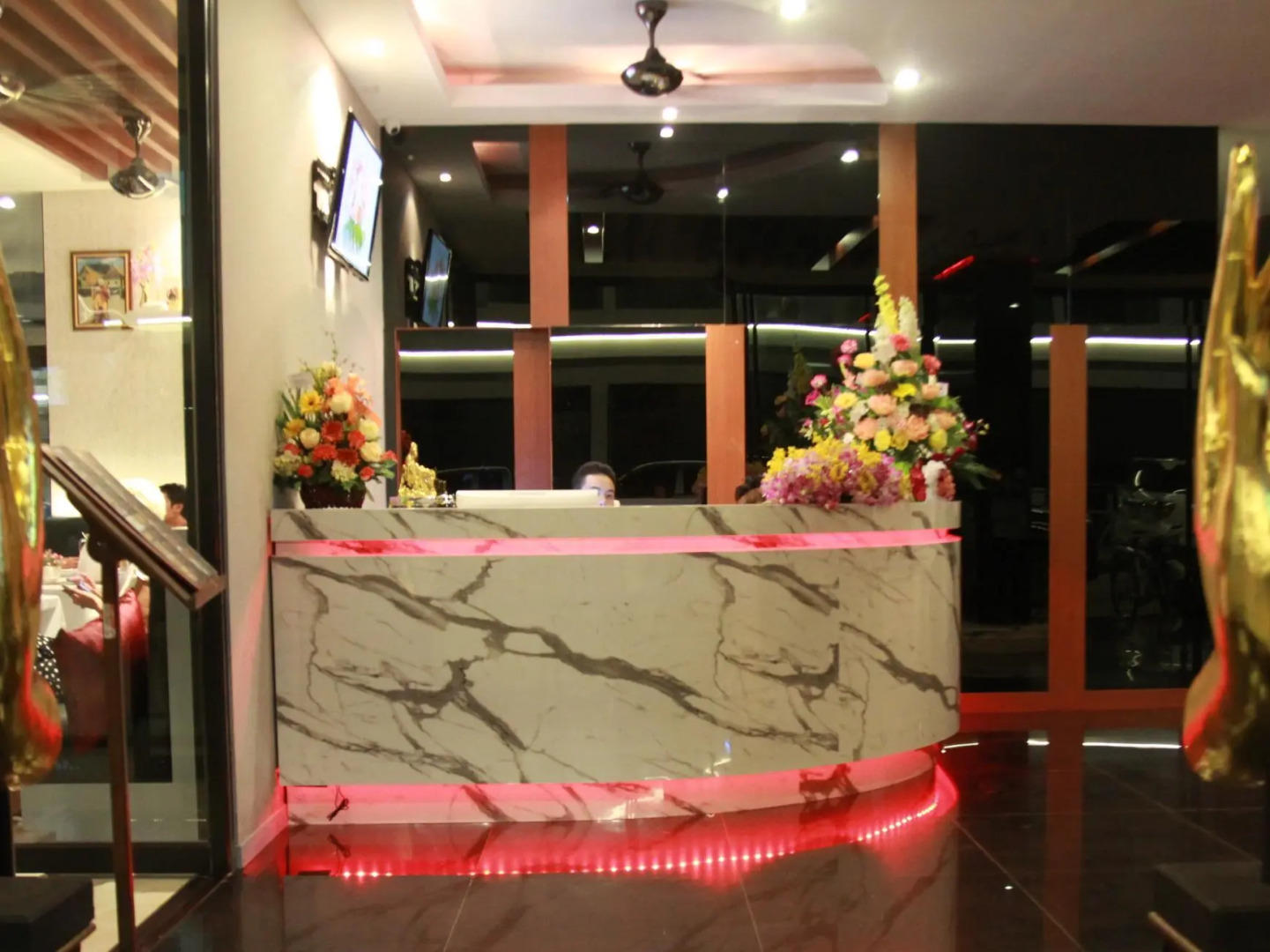 Hemingways Silk Hotel