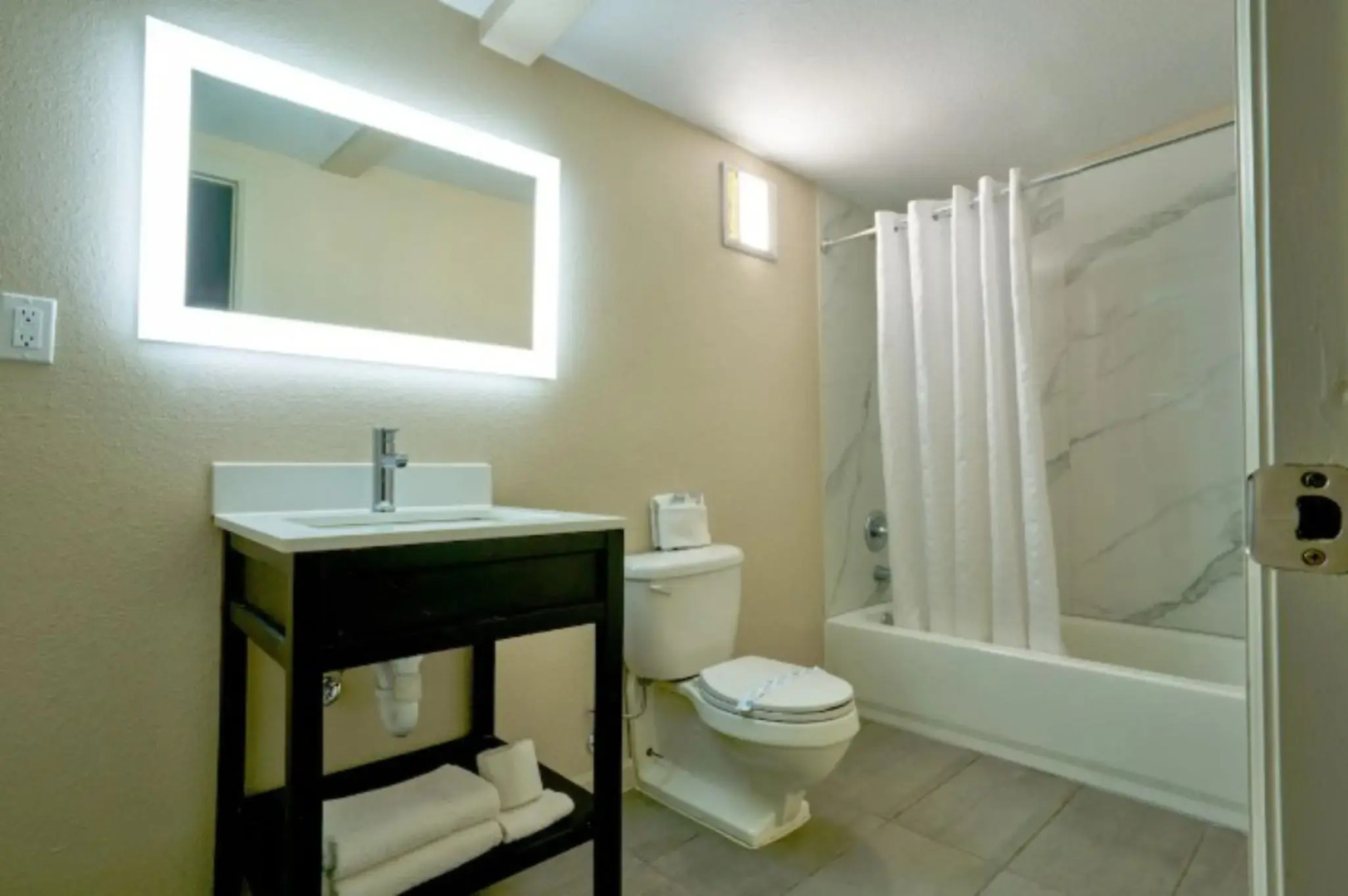 Family Garden Inn & Suites