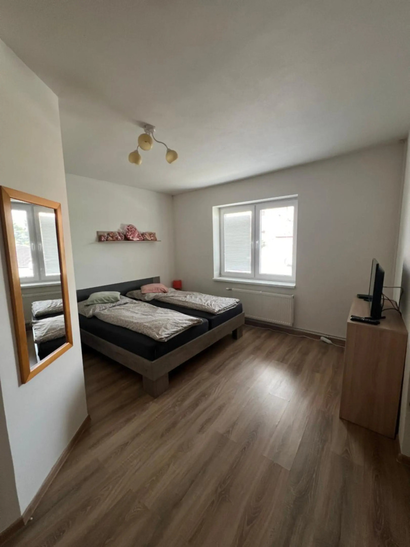 Priestranný dom v tichej časti mesta Levice.