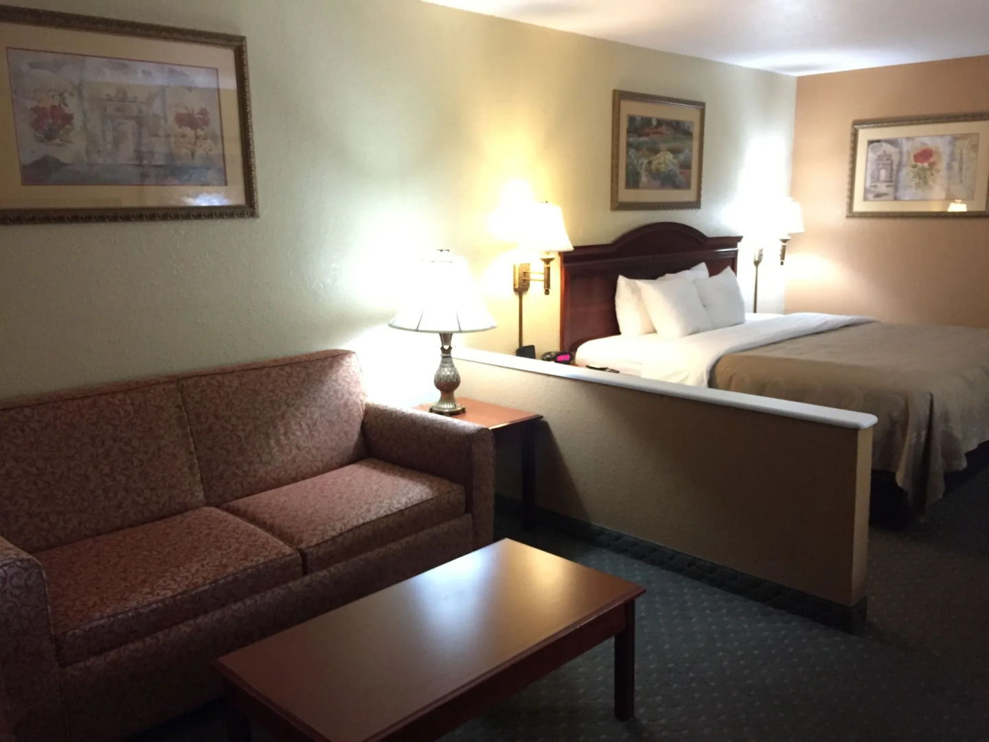 Econo Lodge Inn & Suites Eagle Pass