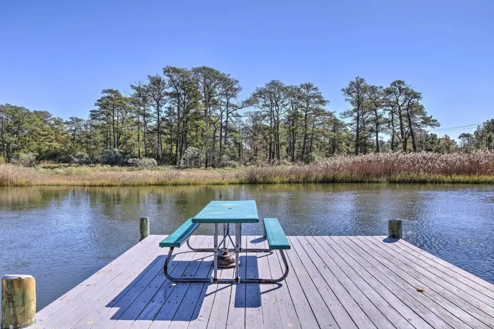 Quaint Chincoteague Island Hideaway w/ 2 Porches!