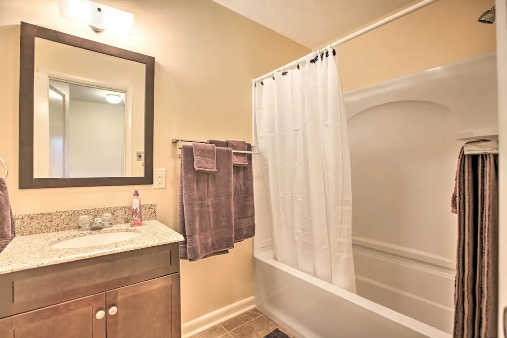 Ski-in Ski-out Wintergreen Condo w/ Balcony