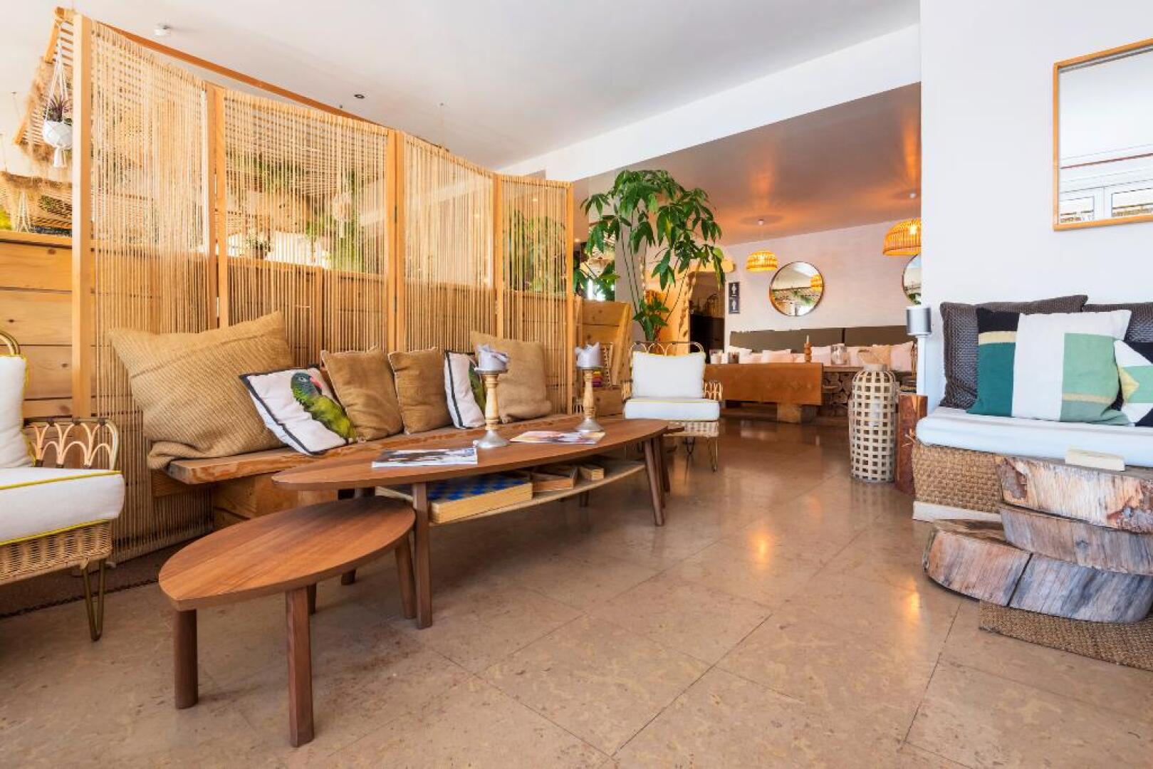 Hôtel de la Plage Mahogany