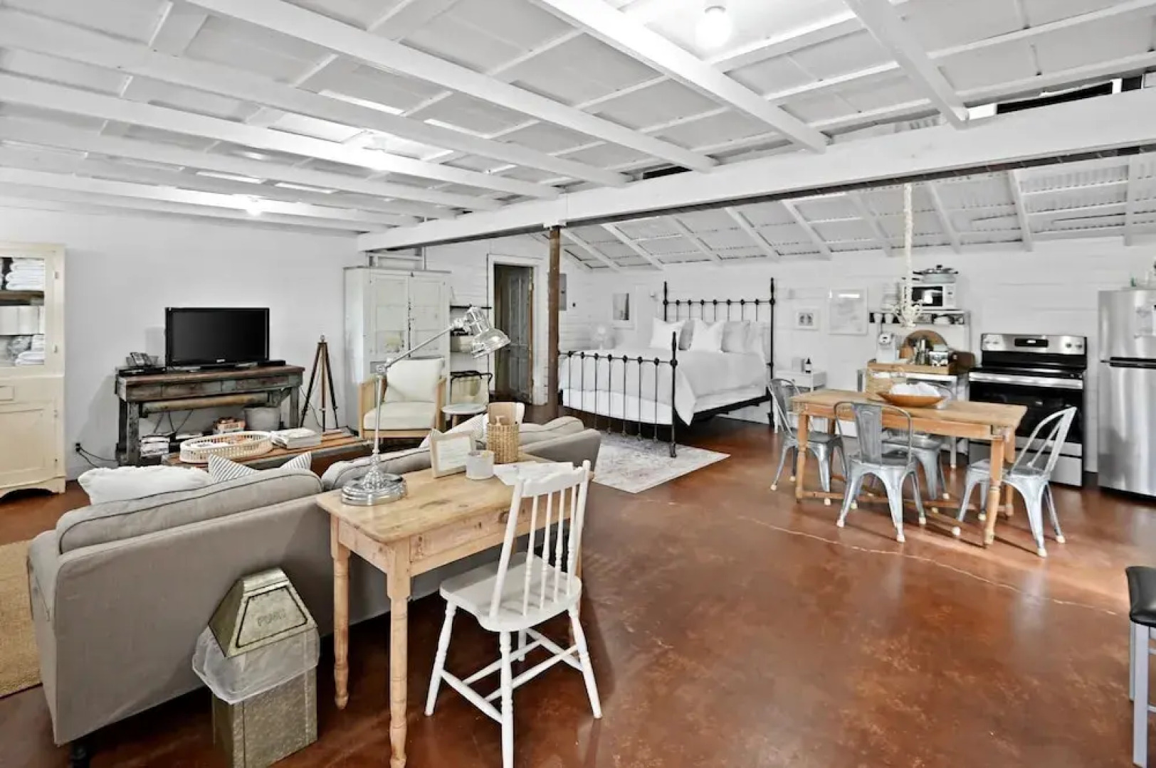 Gausthaus 402 1 Bedroom Cottage by RedAwning