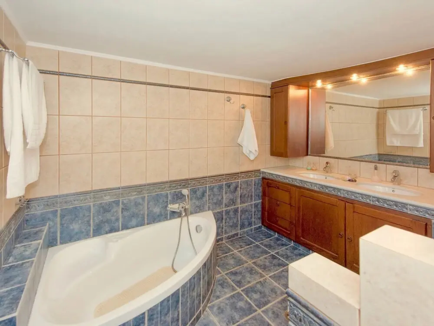 Villa Korini With Swimming Pool