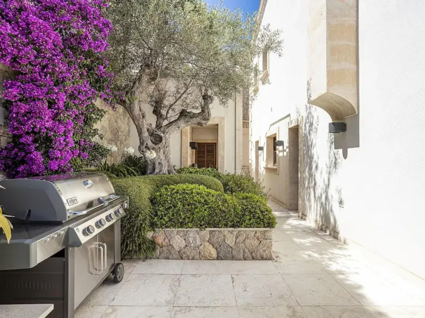 Majestic Villa With Harbour Views