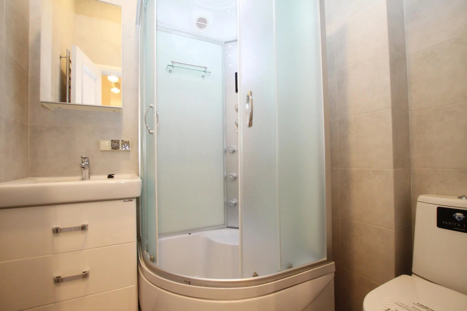 Tverskaya Street (Тверская Стрит) на улице Нижняя 5