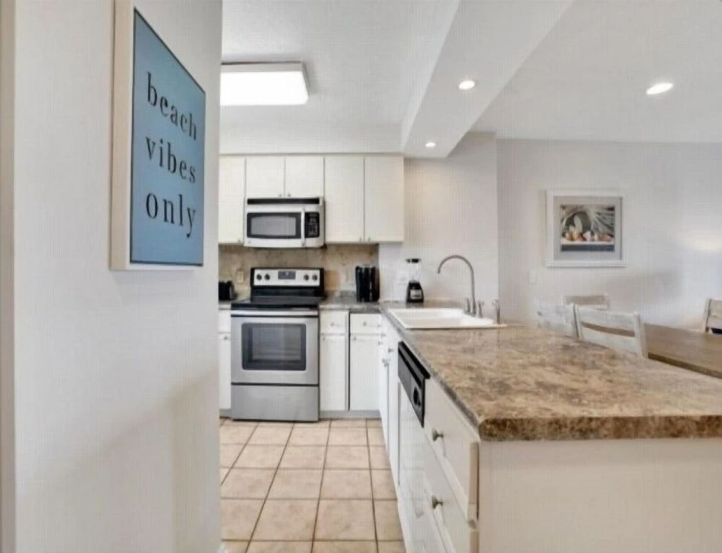 Sandy Toes - Unbeatable Location Within Biking Distance To Dining, Shops, And Entertainment! 2 Bedroom Condo by Redawning