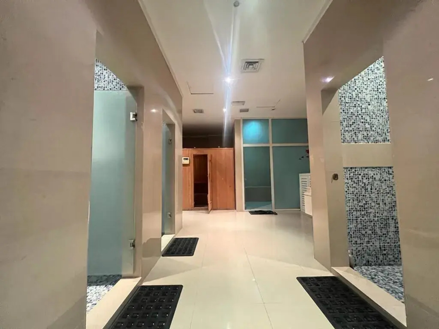 White luxury Suite hotel