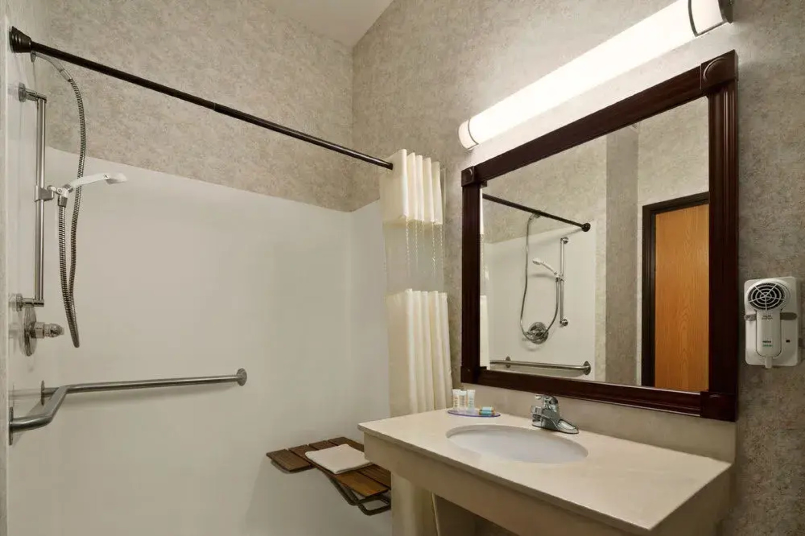 Travelodge and Suites Fargo/Moorhead