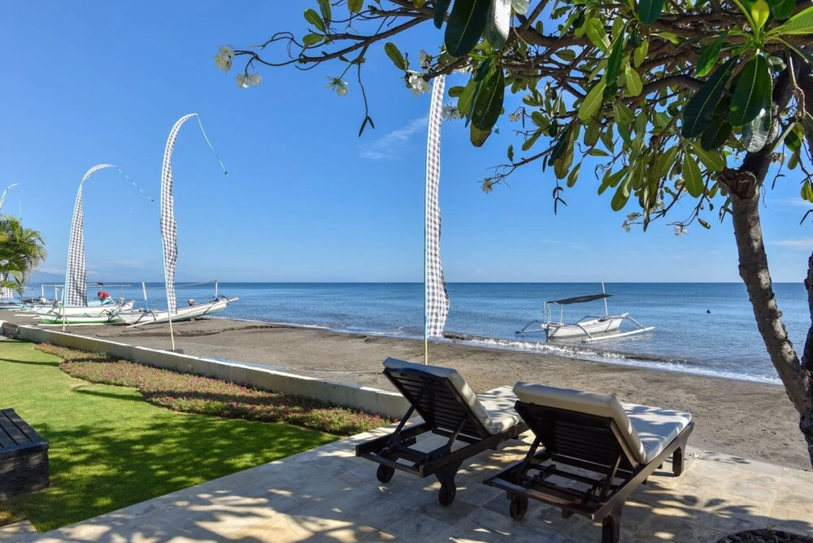 Villa Lovina Beach