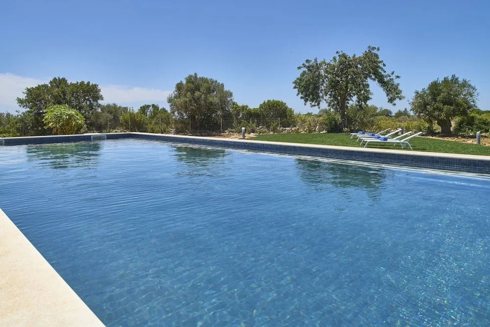 Mercedes Country House