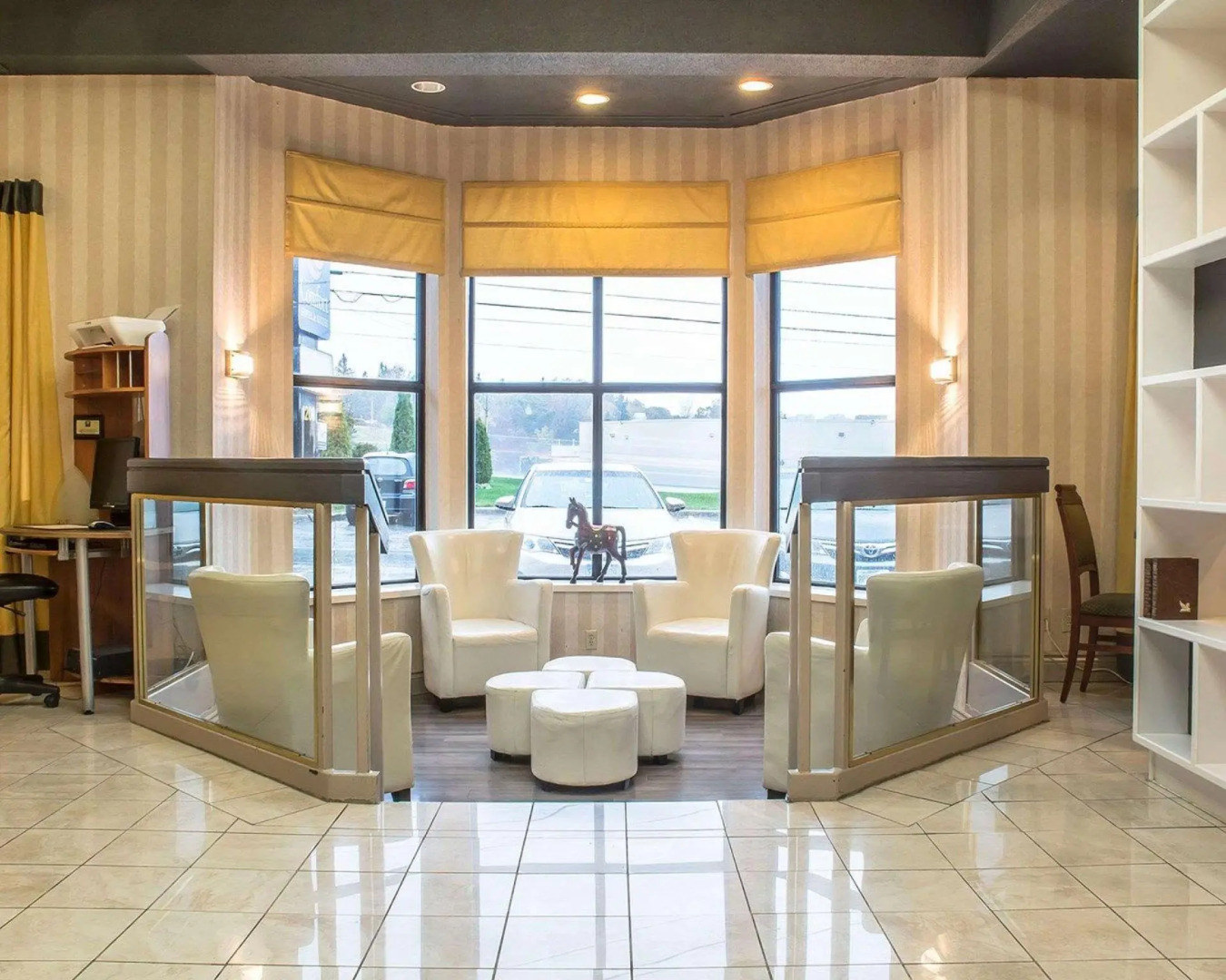 Comfort Hotel & Suites