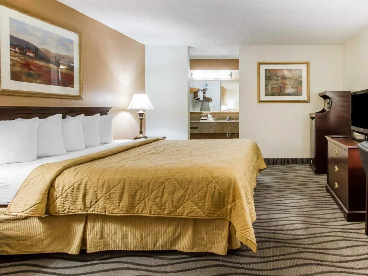 Executive Inn & Suites