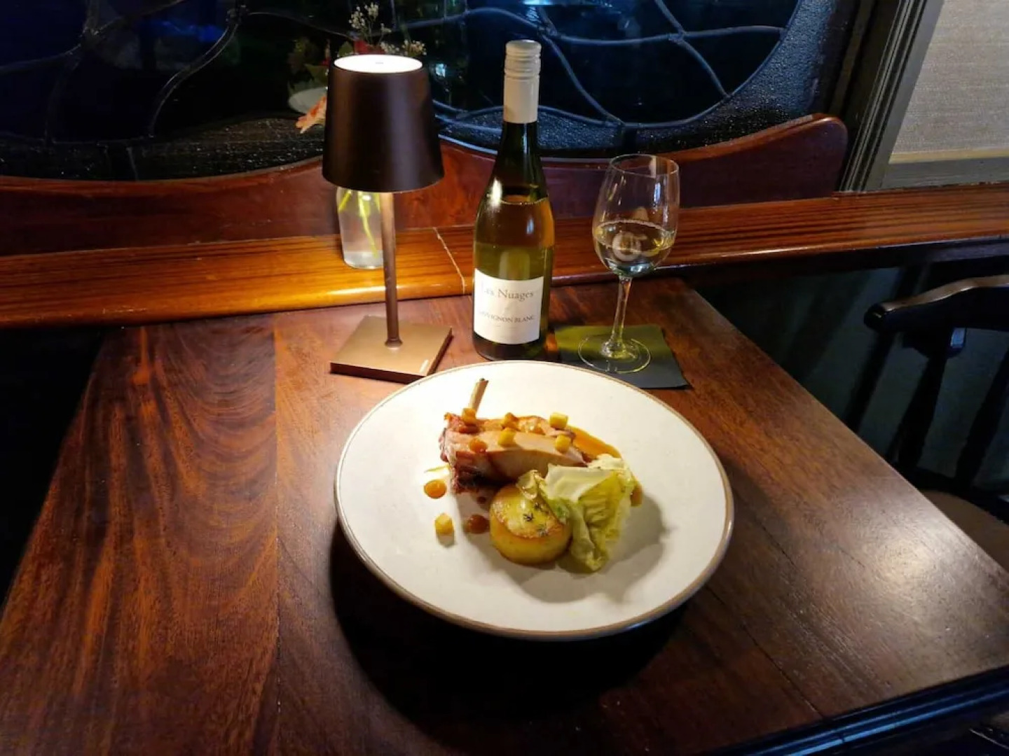 Lakeside Manor Hotel