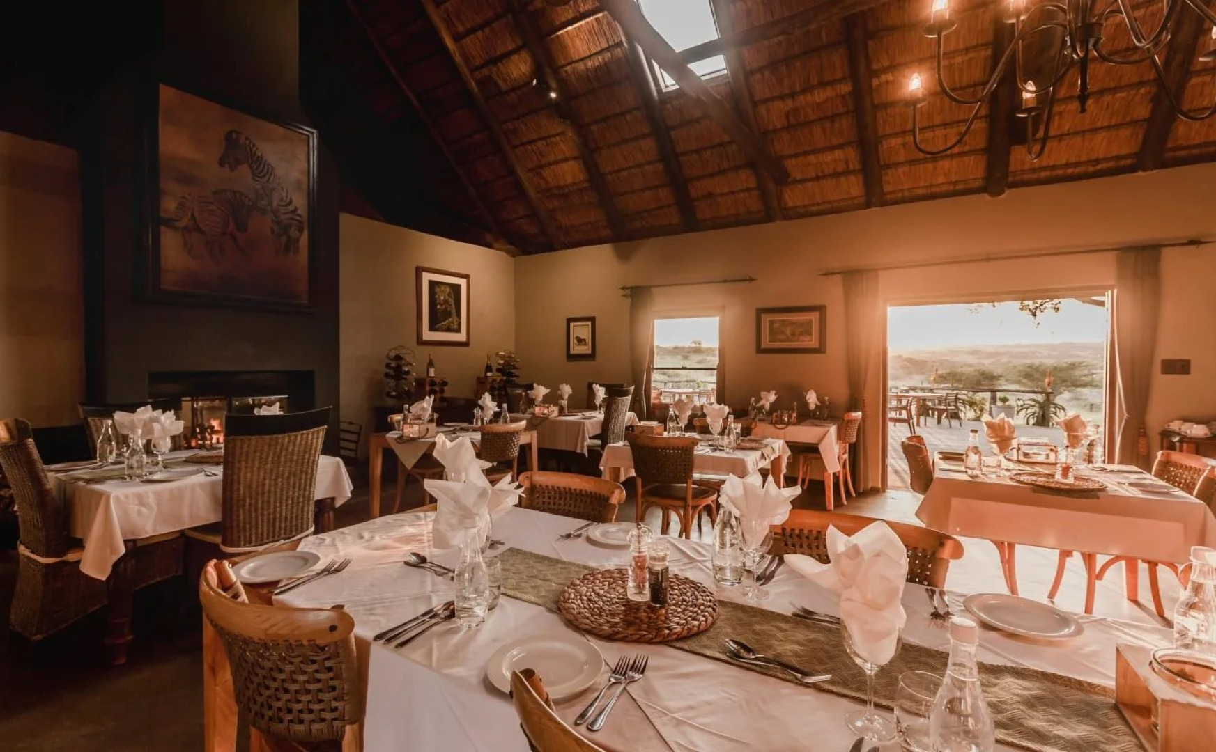 Hlosi Game Lodge - Amakhala Game Reserve