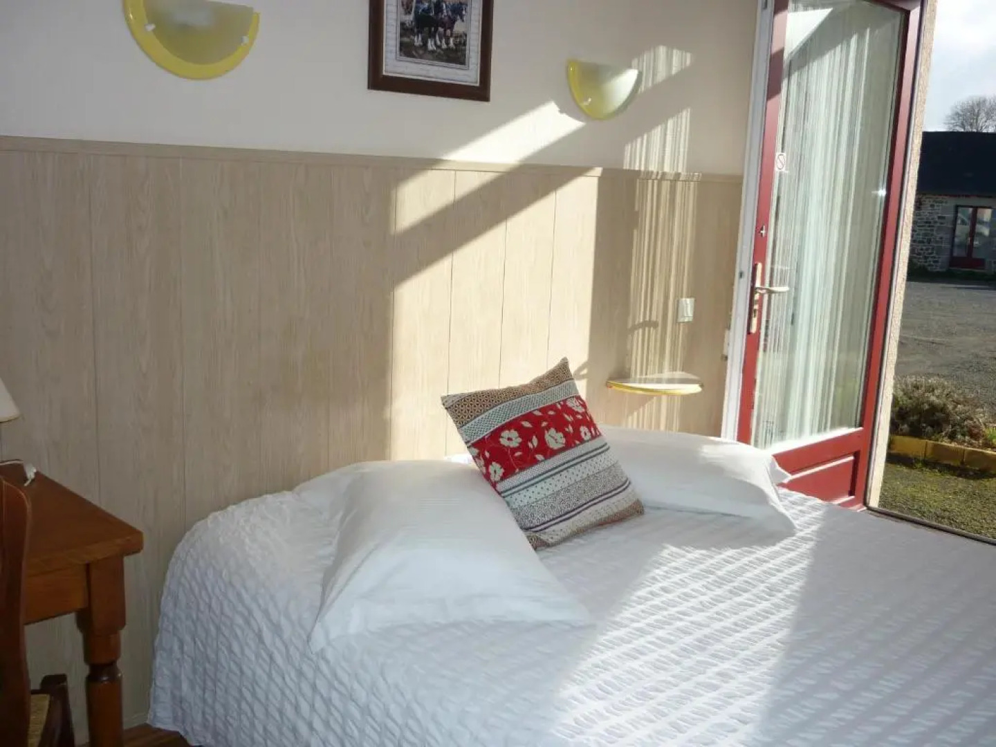 Hôtel Les Voisins Beaucemaine