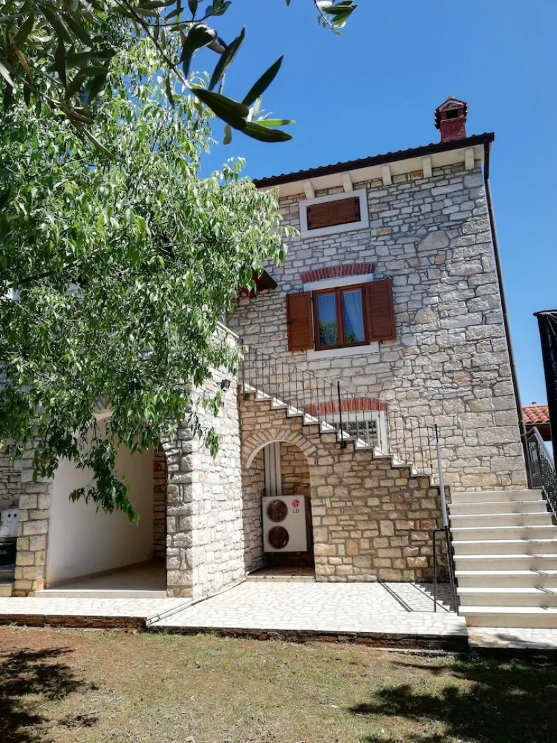 Villa Valeta 500 Meters From the Beach