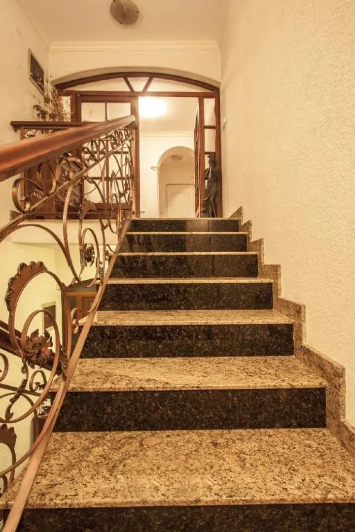 Central Exclusive Apartment/Penthouse