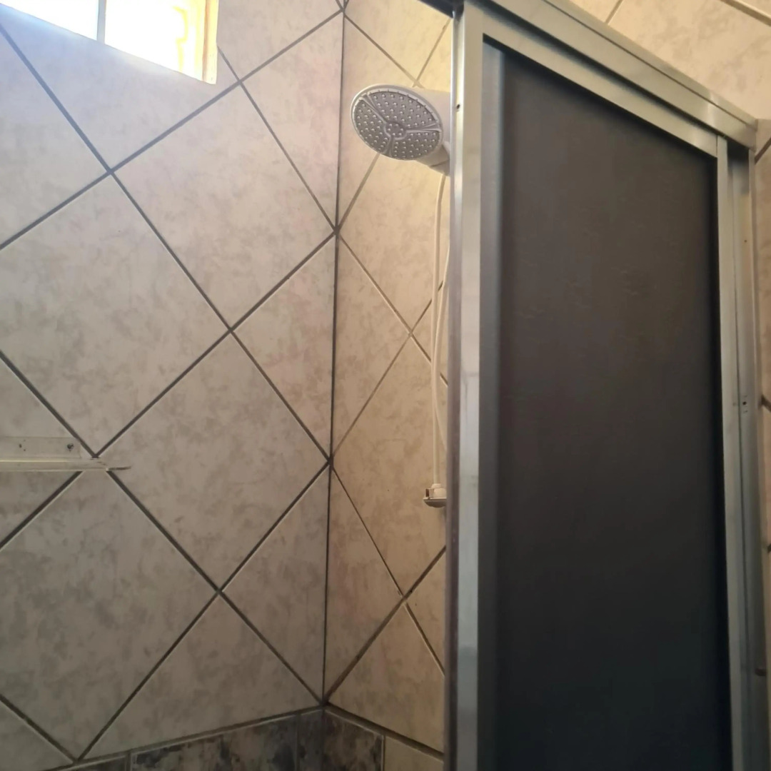 Kitnet casal e apartamento com lareira e vista jardim