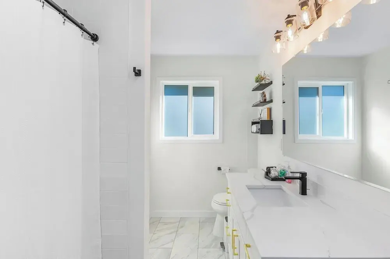 Peaceful Island Getaway Port Susan views