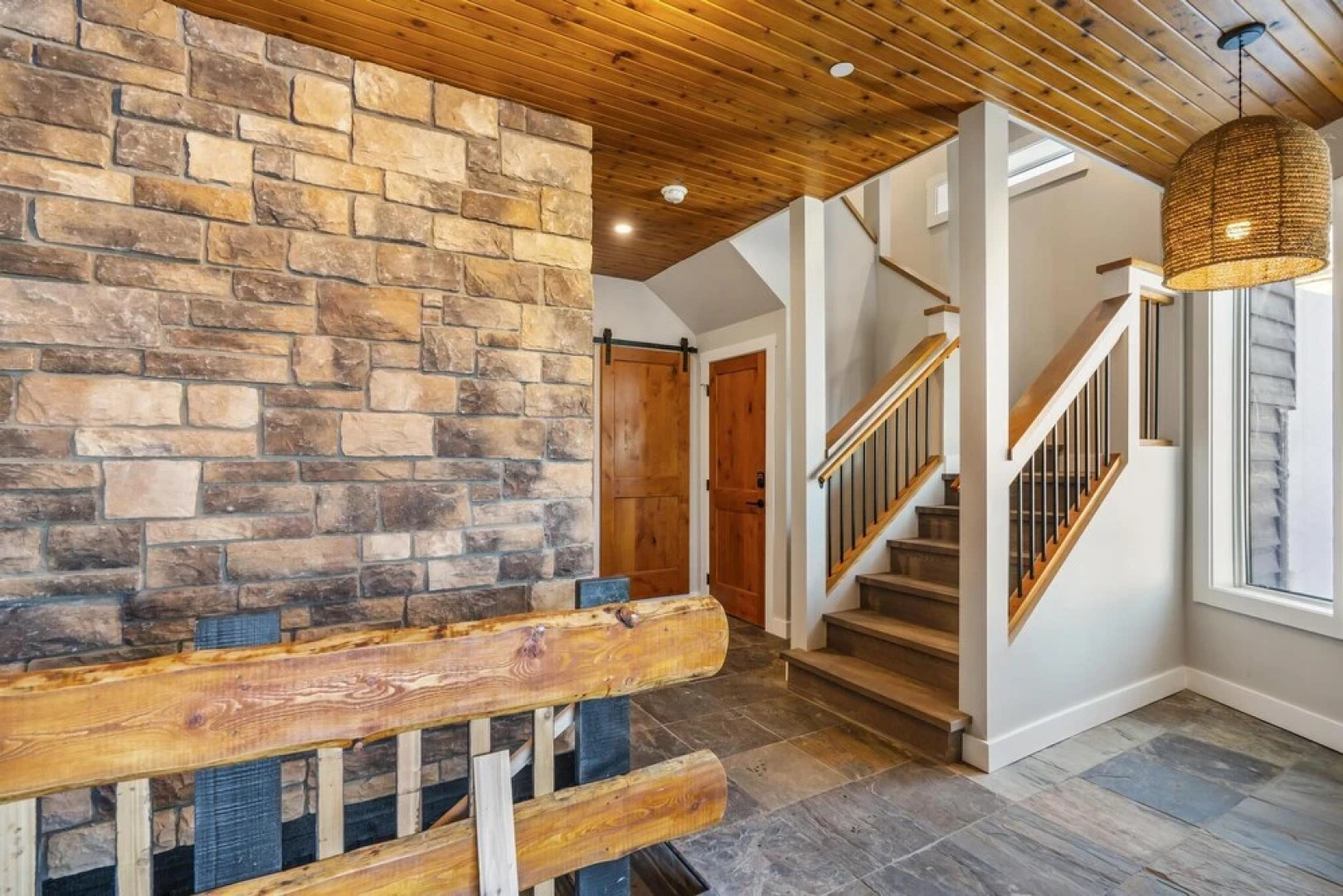 Chalet Monashee-brand New High End W/amazing Views