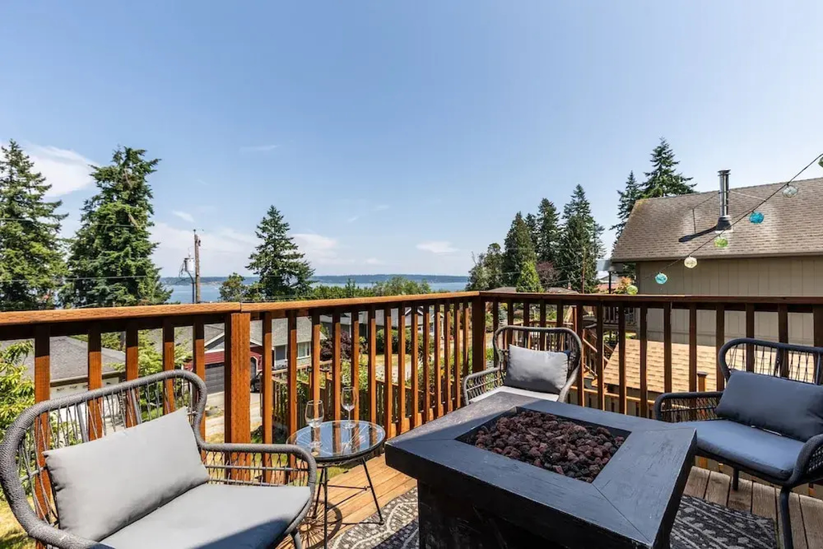 Seaside Getaway by Avantstay Deck w Views