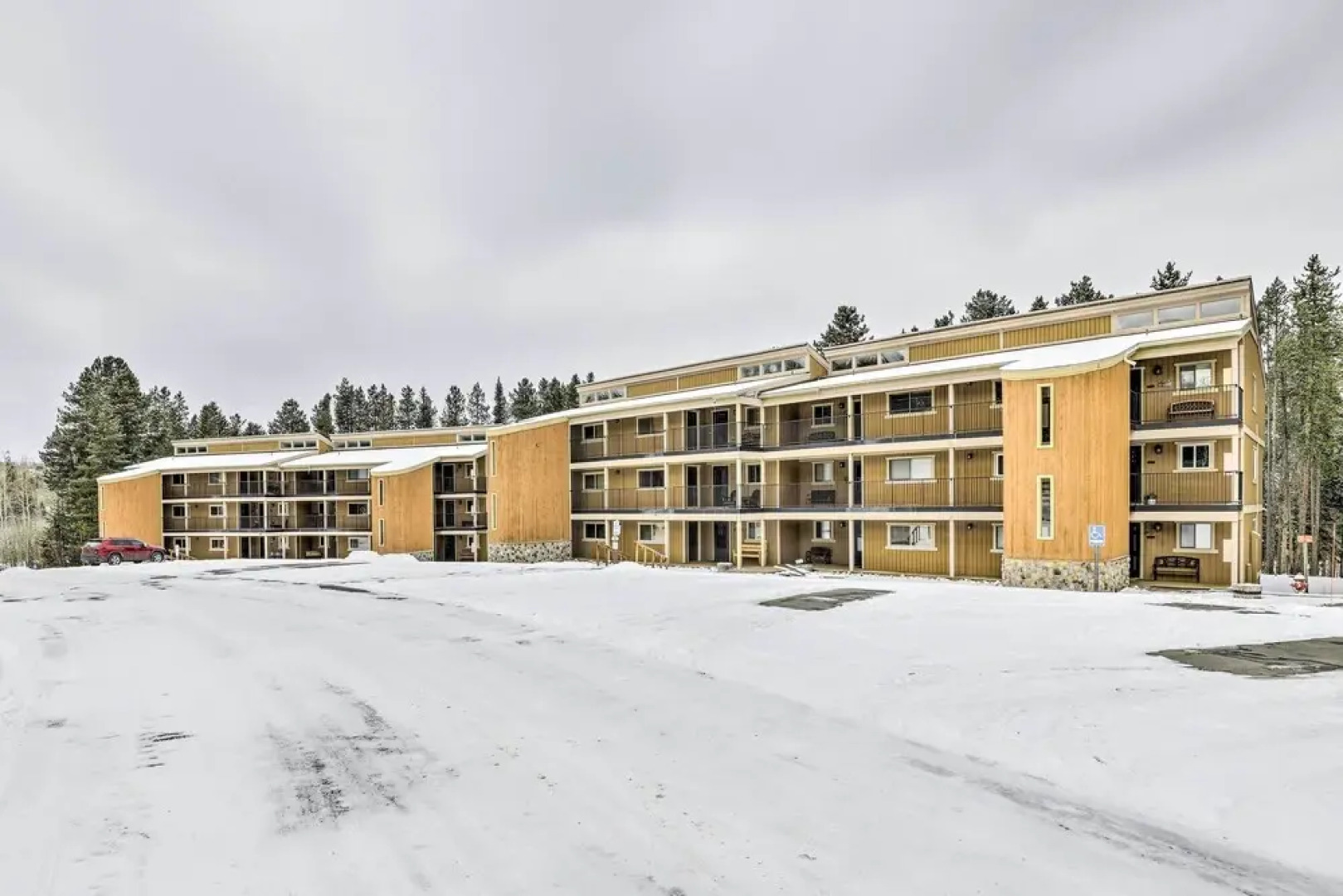 Winter Park Condo w/ Hot Tub, 3 Mi to Slopes!