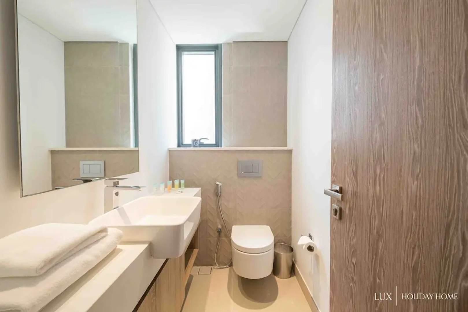 LUX Contemporary Suite View 7