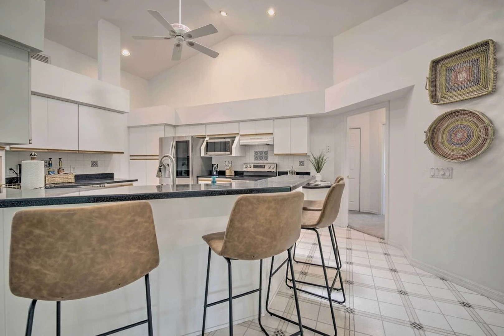 Crystal River Gem Near Three Sisters Springs!