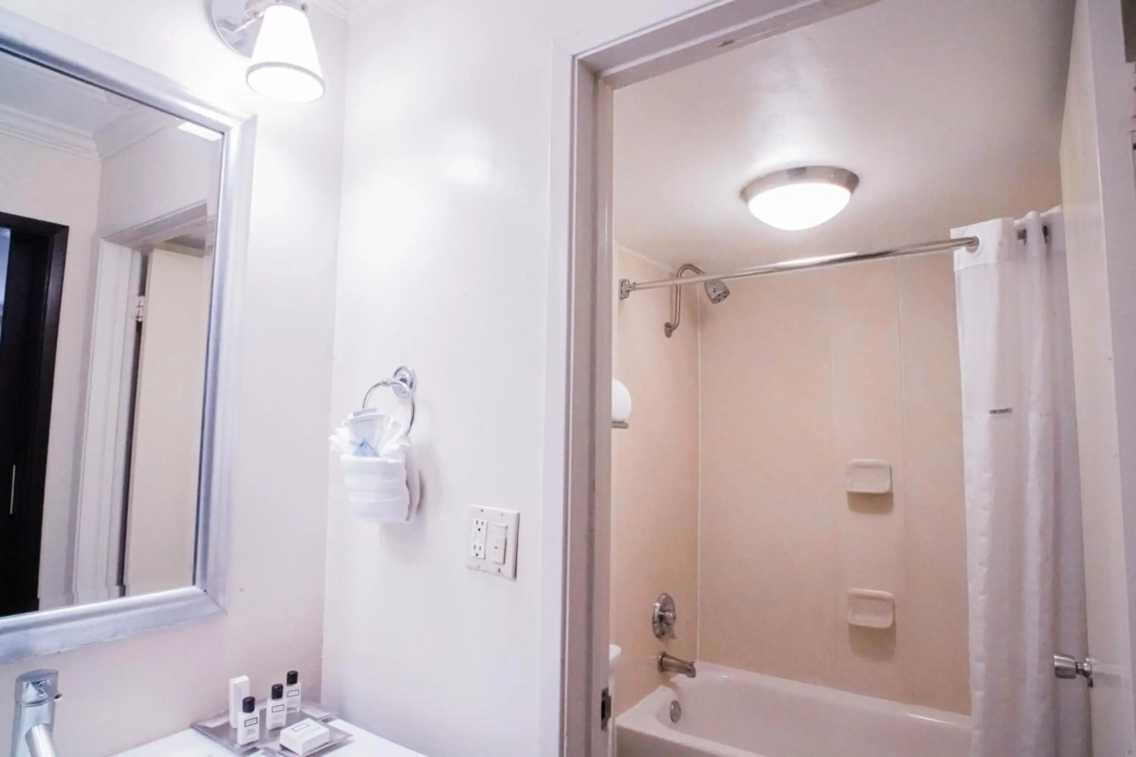 Uptown Oasis San Jose Airport