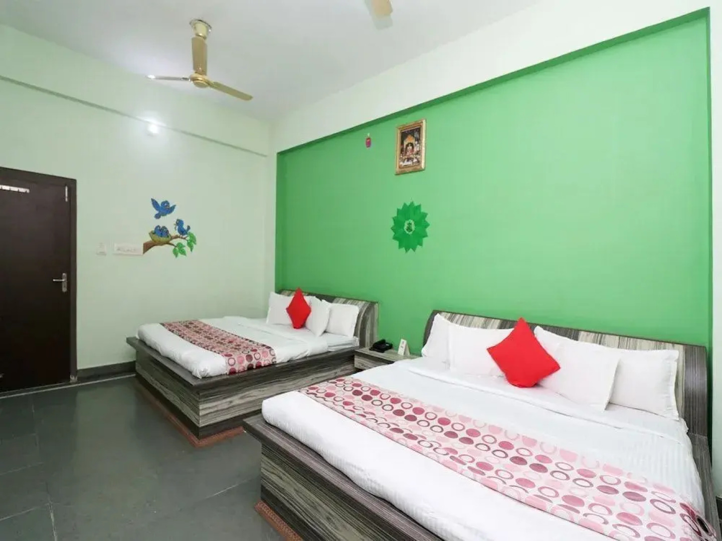 OYO 22644 Bhagat Palace