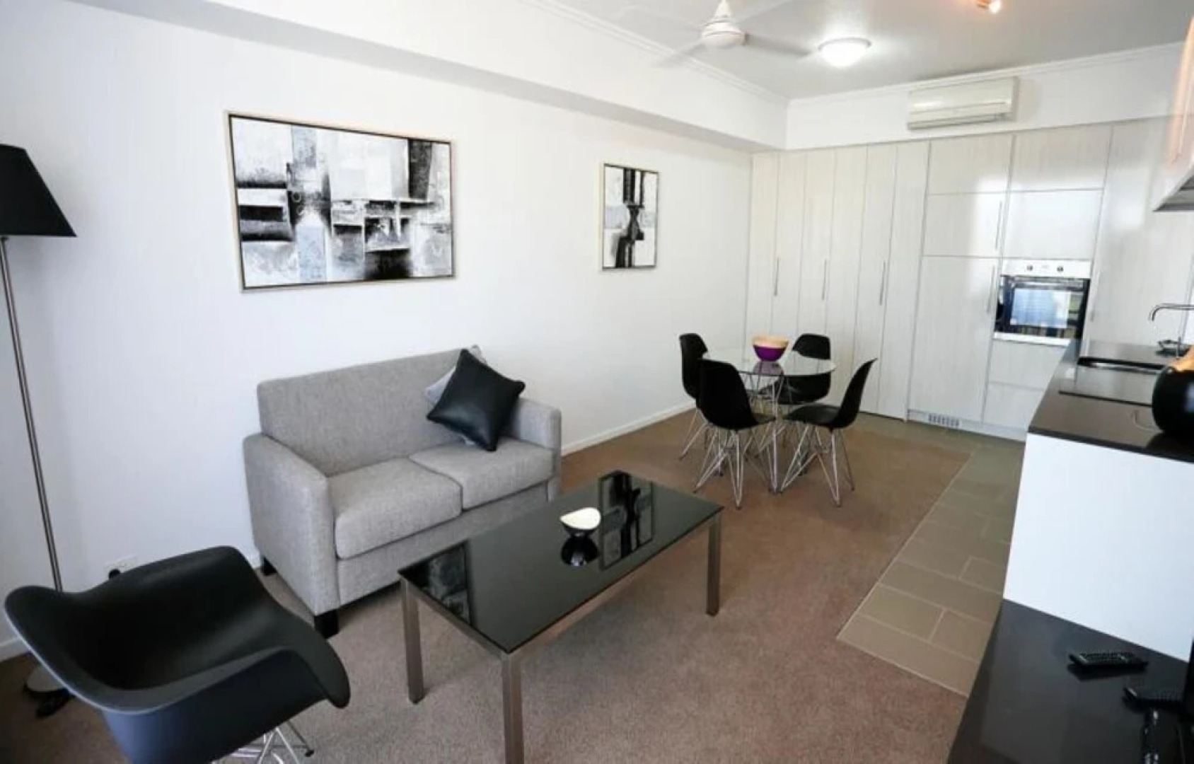 Under The Townsville Sun (694i)