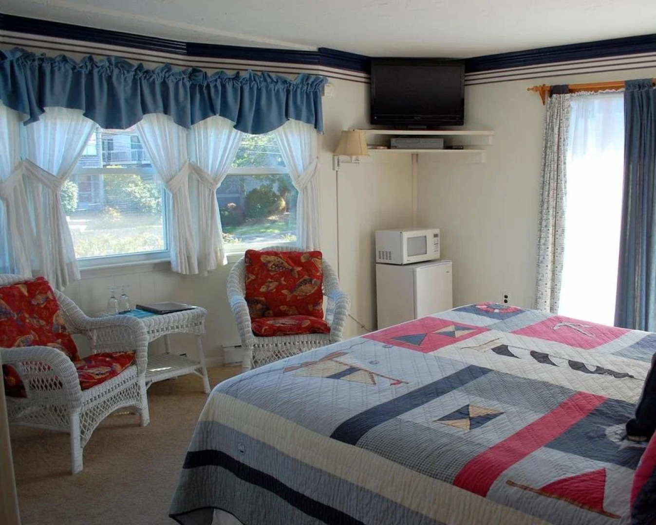 A Cape Cod Ocean Manor Inn