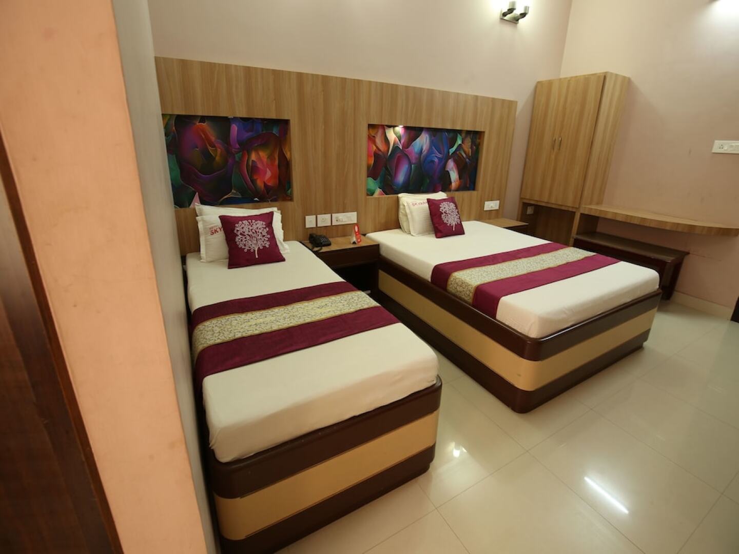 OYO 7878 Hotel Skyark